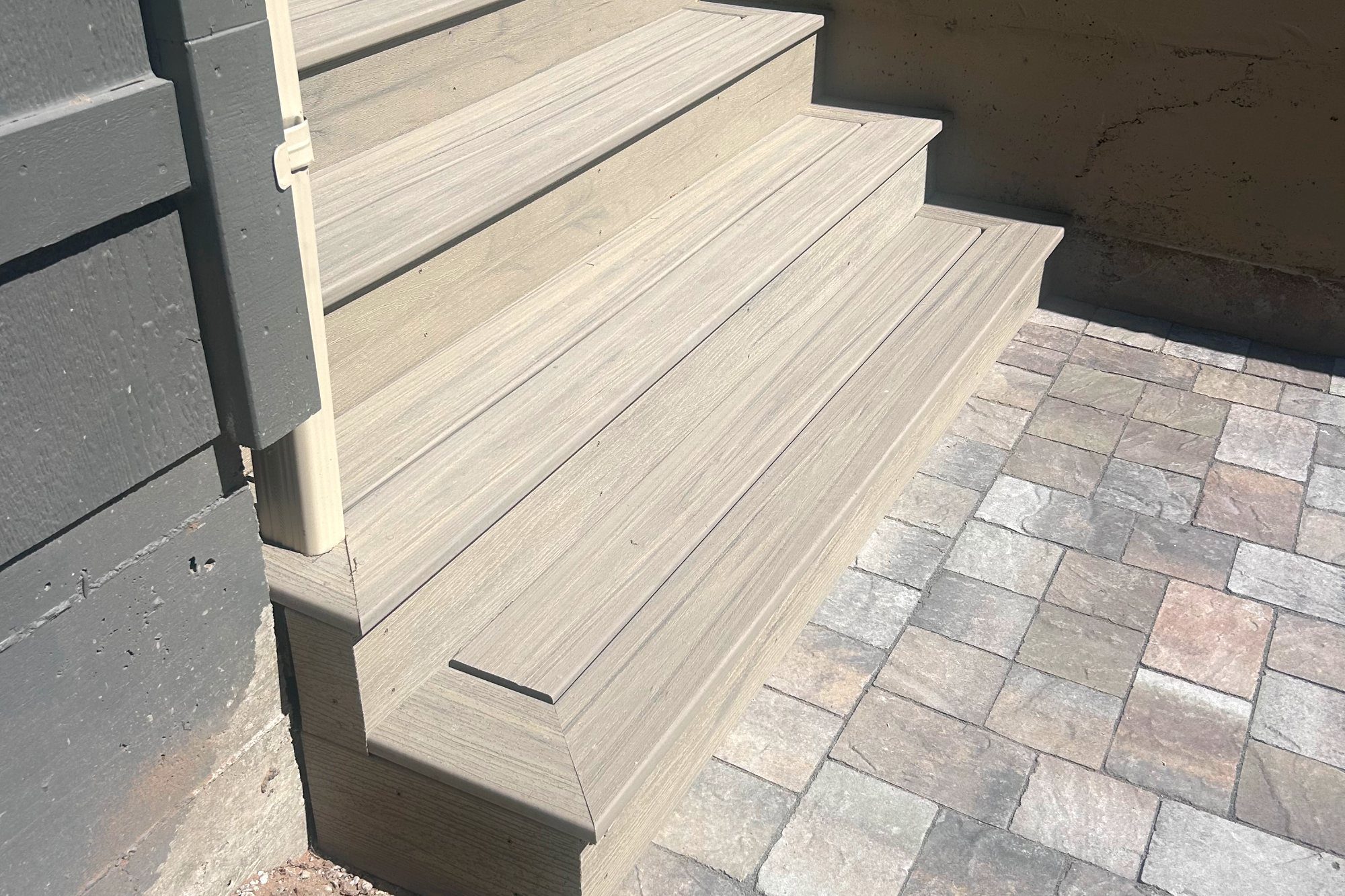 Trex Enhance Honey Grove stairs landing in Los Gatos, CA