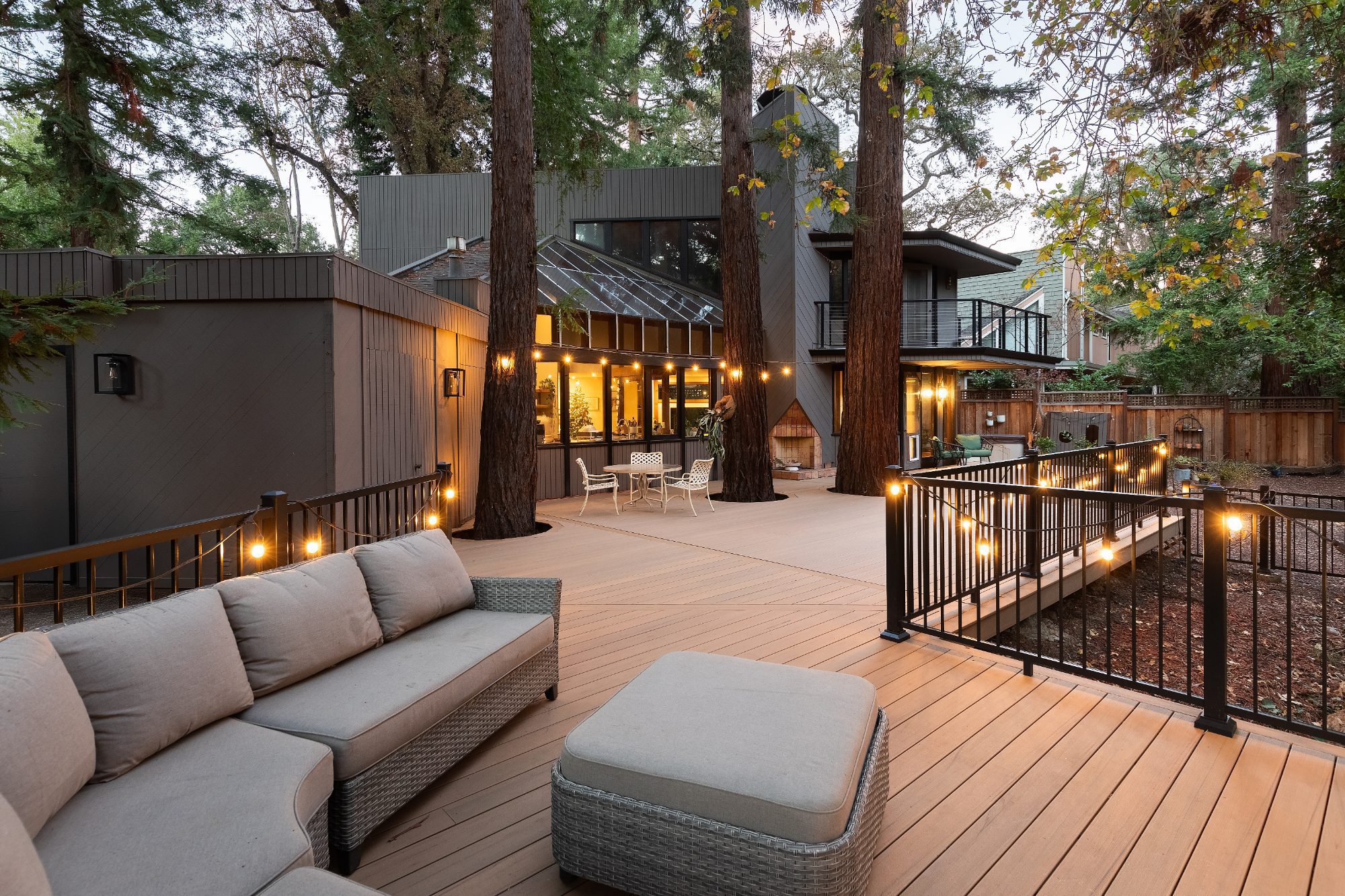 Lounge area on a composite deck with aluminum railing in Menlo Park, CA